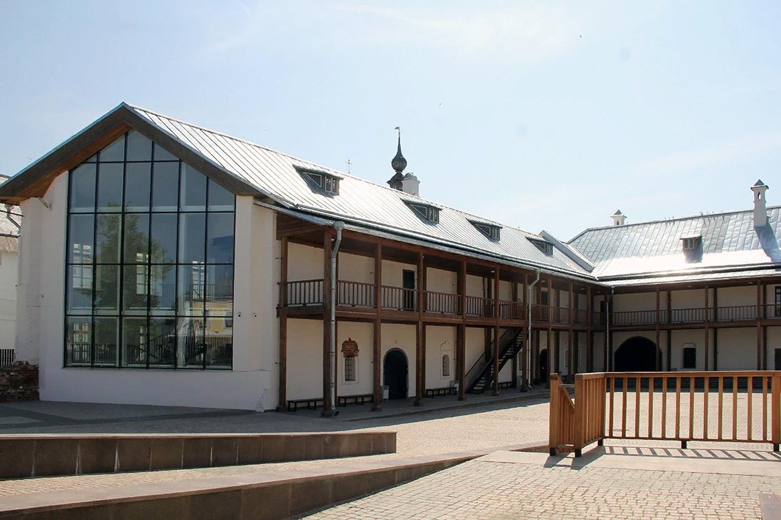 Конюшенный двор Ростовского кремля