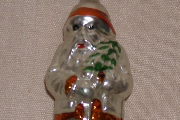 Ил.1. Елочная игрушка «Дед Мороз». Вторая половина ХХ века. Стекло, амальгама