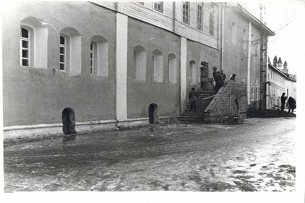 3. Митрополичьи кельи на сушилах и погребах Ростовского кремля в процессе реконструкции. Фото около 1973 г.