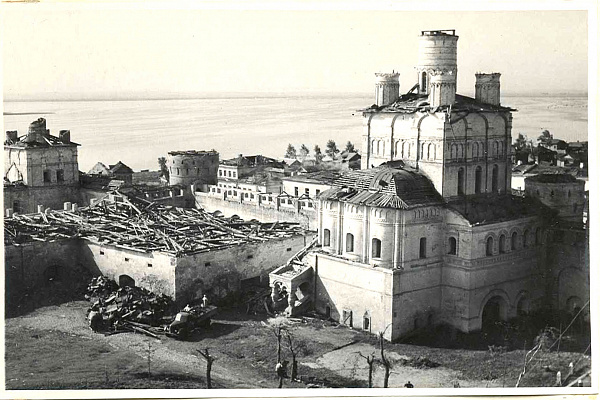 2. Вид на юго-западную часть Ростовского кремля после смерча 1953 г. Фото 1953 года