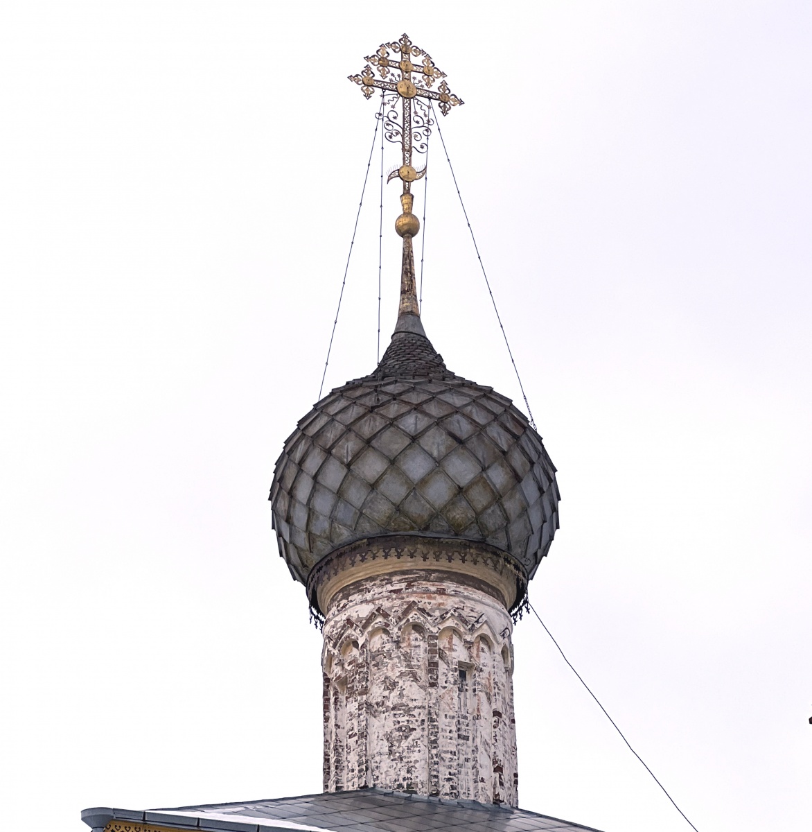 Ил. 1. Глава Церкви Одигитрии Ростовского кремля