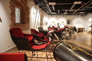 В Конюшенном дворе музея-заповедника «Ростовский кремль» открылась «Выставка карет, саней и велосипедов»