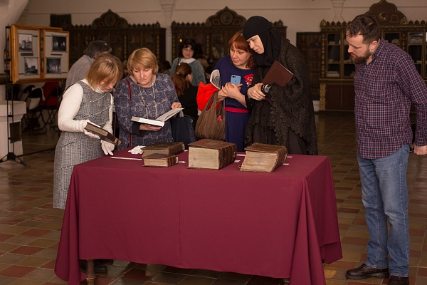 В музее «Ростовский кремль» презентовали уникальный каталог кириллических изданий Ярославской области