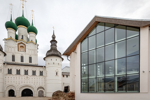 Завершилась масштабная реставрация Конюшенного двора Ростовского кремля