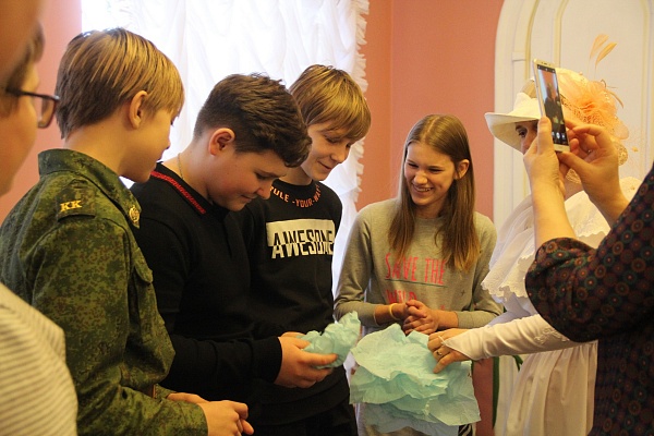 Учащиеся Вощажниковской средней общеобразовательной школы стали участниками новогодней программы «Рождество в купеческой усадьбе»