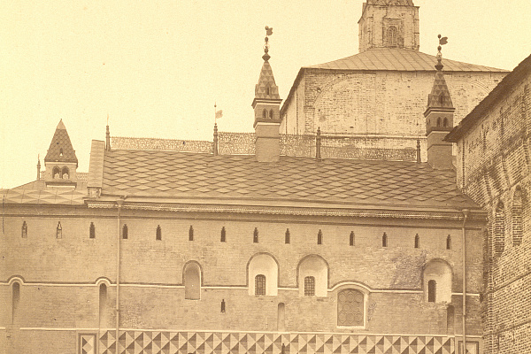 4. Приспешня и поварня Ростовского кремля. Вид с юга. Фото И.Ф. Барщевского 1884 гг.