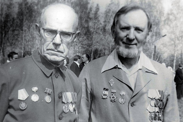 Парный фотопортрет ветеранов Великой Отечественной войны К.Г. Брендючкова и Г.С. Залетаева, 9 мая 1982 г.;