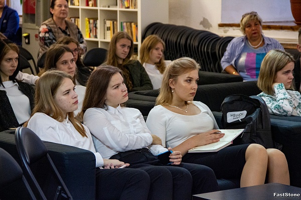 Участники профильного курса музейных профессий посетили Ростовский кремль