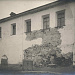 2. Фрагмент Западного фасада Митрополичьих келий на сушилах и погребах Ростовского кремля. Фото М.А. Орлова 1925 г.
