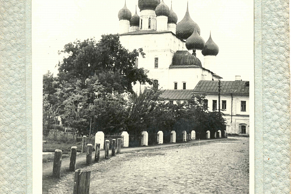 Церковь Воскресения и западная часть Судного приказа Ростовского кремля. Фото 1930-х годов
