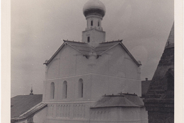 Церковь Спаса на Сенях Ростовского кремля после реставрации середины 1950-х гг. Фото конца 1950-х гг.
