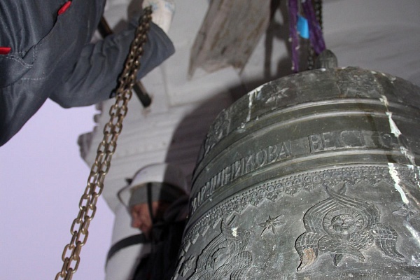 В музее «Ростовский кремль» успешно завершены работы по снятию колоколов