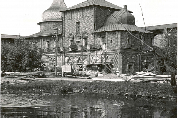 Церковь Одигитрии Ростовского кремля в процессе реставрации. Фото 1955 г.