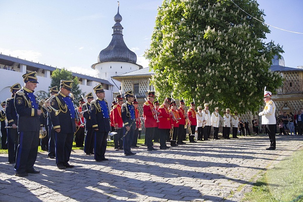 «Лето в Ростове»: субботний парад духового оркестра