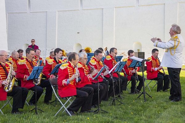 В Ростовском кремле туристов будет встречать духовой оркестр